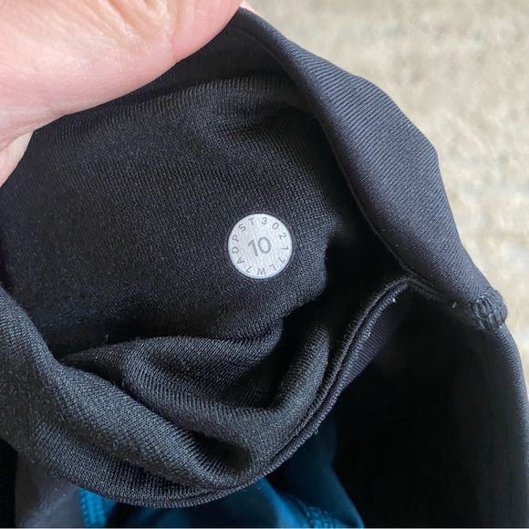 Lululemon Train Times Short 6" in Nile Blue / Black Biker Shorts Teal: Size 10 - Picture 8 of 10